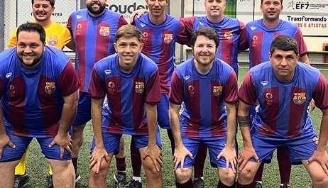 Time vestindo uniforme sublimado Muraca